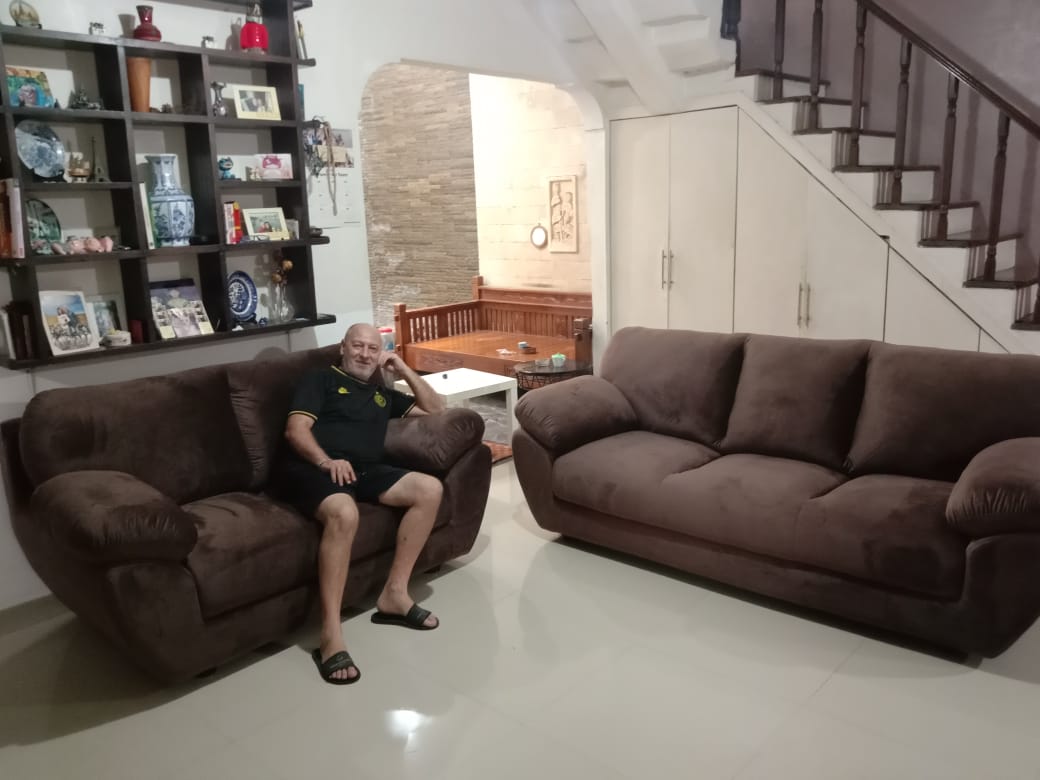 service sofa sudut