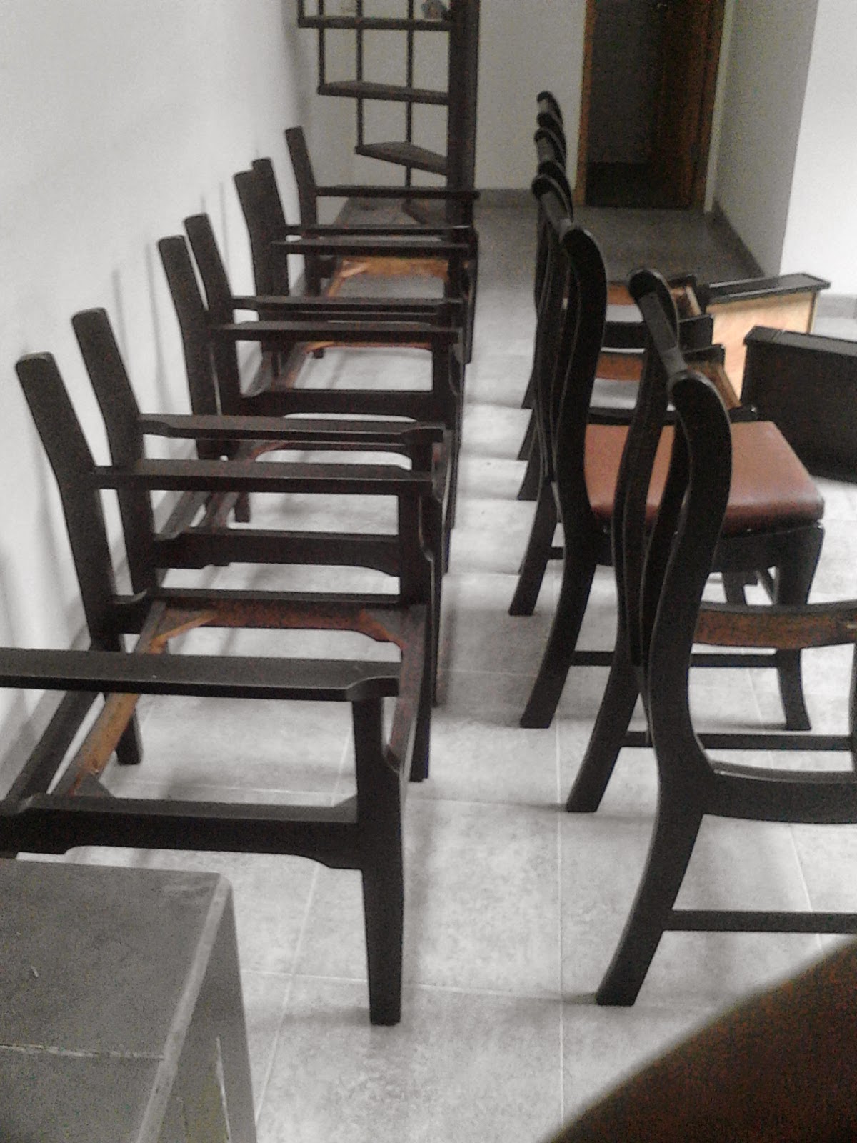 Service Kursi Makan di Antapani Bandung